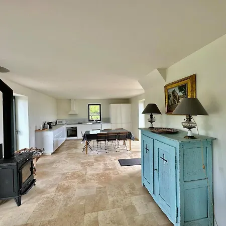 De Caractere Entierement Restaure